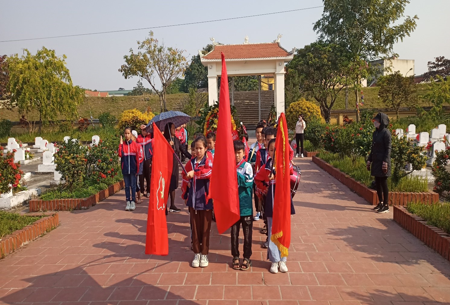 TRƯỜNG TIỂU HỌC PHƯƠNG TRUNG I VỚI HOẠT ĐỘNG KỶ NIỆM NGÀY THÀNH LẬP QĐND VN VÀ NGÀY HỘI QPTD